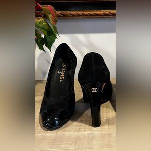 Stunning CHANEL Pumps Heels size 39. Classic luxury!!